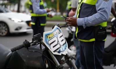 Movilidad intensifica controles a motocicletas que circulan sin placas y retrovisores