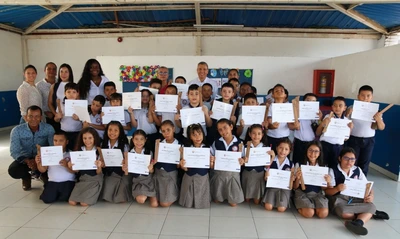 Alcaldía de Cali certifica en competencias tecnológicas a 356 niños y jóvenes del Colegio El Poblado I