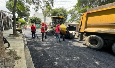 Alcaldía de Cali sigue barrio adentro y recupera vía abandonada hace 2 años en el barrio Vipasa