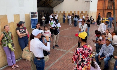 Caleños y visitantes disfrutaron de la riqueza cultural, histórica y patrimonial, en el recorrido peatonal por el centro de Cali