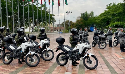 Se fortalecen las capacidades del Ejército y la Fuerza Aérea: Alcaldía de Cali entregó 24 motocicletas