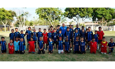 Programa ‘Deporvida’ forma a las nuevas figuras del fútbol en el Polideportivo San Cristóbal del barrio Santa Elena