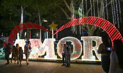 Alumbrado de Navidad 2024 fomenta el turismo en zonas descentralizadas  como Siloé y el Bulevar de Oriente