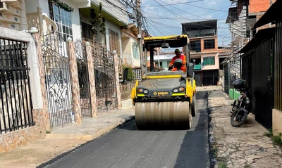 Alcaldía de Alejandro Eder pavimentó histórica calle de herradura en el barrio La Fortaleza y transformó la vida de sus vecinos