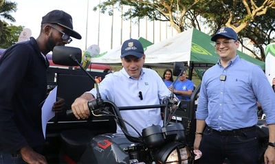 Entrega de 13 motocargueros fortalece la labor de Organizaciones de Recicladores de Oficio y la gestión de residuos de aprovechamiento en Cali