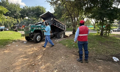 Jornada de limpieza en el corredor de la calle 26 a la altura del barrio Villa del Sur fue recuperado de residuos sólidos