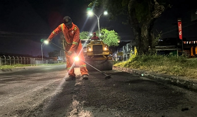 Cali recupera su malla vial las 24 horas: Secretaría de Infraestructura reactiva cuadrilla nocturna para tapar huecos sin afectar la movilidad