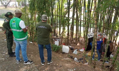 Autoridades ambientales desmantelan siete asentamientos ilegales durante acciones de control y protección del río Cali