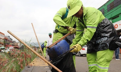 Nueve toneladas de residuos fueron recolectadas durante operativo de  limpieza en la galería de Santa Elena