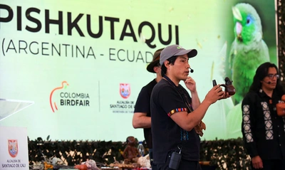‘Colombia Birdfair’ se tomó la Plaza de Cayzedo: caleños y visitantes aprendieron sobre aves en el primer día del evento