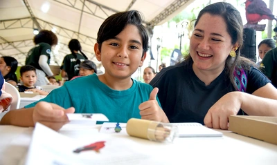 Culminó con gran éxito la ‘Colombia Birdfair’: familias y niños colmaron la Plaza de Cayzedo para aprender sobre aves y conservación de especies