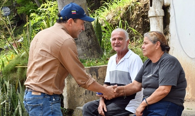 Cumpliendo con lo prometido, el alcalde Alejandro Eder trasladó su despacho a la comuna 20