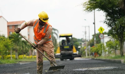 Alcalde Eder destinó más de 1500 millones de pesos para continuar recuperando la maquinaria de la Secretaría de Infraestructura