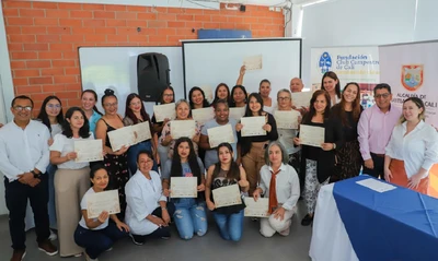 Una alianza para tejer sueños:  39 vidas transformadas por la moda