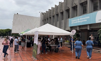 Caleños que transitaban por el CAM conocieron todos los detalles del ‘Predial Social’ y disfrutaron de oferta institucional de la Alcaldía