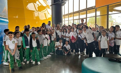 Con sonrisas y ciencia, 300 estudiantes de colegios oficiales de Cali  celebraron el día del niño en Yawa
