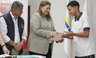 Nuevos líderes estudiantiles asumen el rol de contralores escolares en Cali