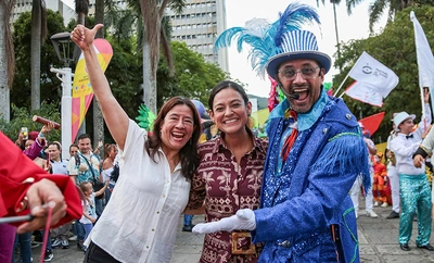 El Festival Internacional de Teatro - FITCali 2025 arrancó con un desfile multitudinario que llenó de arte el Bulevar del Río