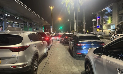 Movilidad sancionó a conductores por estacionar en el carril del MIO para irse de rumba