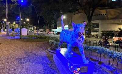 Una ciudad en azul para papá: la Uaesp rinde tributo a la paternidad iluminando cinco hitos de Cali