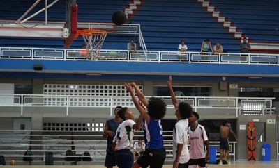 Baloncesto y voleibol siguen su marcha en la fase municipal de los ‘Juegos Intercolegiados Cali 2025’