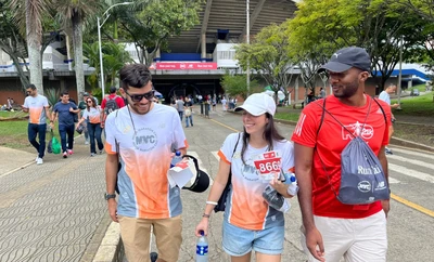 Todo listo para conmemorar las bodas de plata de la ‘Media Maratón de Cali’: el sábado se entregaron kits en el Coliseo El Pueblo