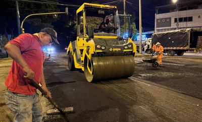 Primera capa de asfalto ya fue instalada en el cruce de la carrera 66 con calle 14; los trabajos finalizarán esta noche