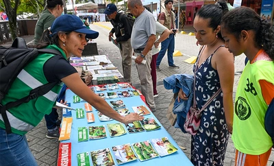 La ‘Mochila Forestal’ llegó al Bulevar del Río para hacer pedagogía  sobre la fauna urbana de Cali