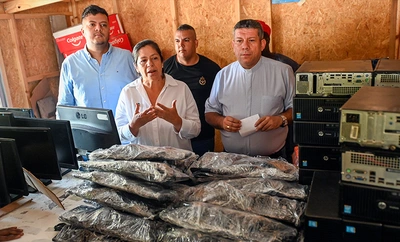 Habitantes del asentamiento Brisas de las Torres recibieron computadores, kits de aseo, refrigerios y atención permanente de  la Alcaldía