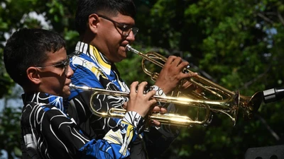 Caleños, artistas y extranjeros se toman ‘La Retreta’: fiesta cultural por los 489 años de Cali