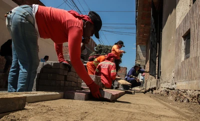 Alcaldía de Santiago de Cali instala adoquines en Marroquín para mejorar la movilidad y el espacio público