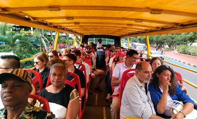 Petronio también viaja en el bus turístico