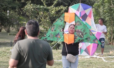 El ‘Festival de Cometas Sostenible’ volvió a llenar de colores un parque recuperado en el norte de Cali