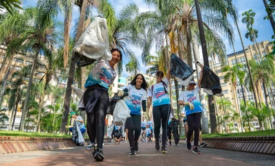 El ‘Plogging por Cali’ unió a 500 personas en una jornada de civismo y limpieza