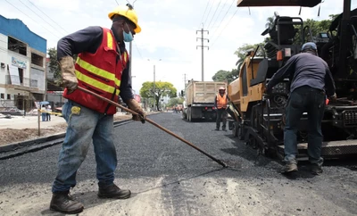 Avanzan obras de la Secretaría de Infraestructura en la  zona  afectada por el atentado del pasado jueves 21 de agosto.