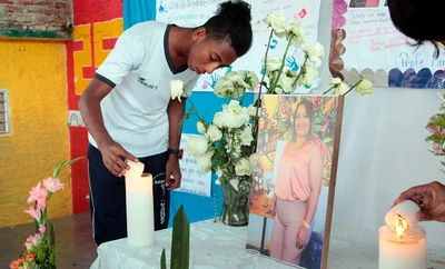 La institución educativa Gabriel García Márquez rindió sentido homenaje a la docente Martha Lucía Agudelo, víctima del atentado a la base aérea