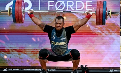 Yeison López hizo historia en el ‘Campeonato Mundial de Levantamiento de Pesas Førde 2025’: un deportista forjado en Cali