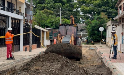 Recuperación de vías en la Comuna 7 avanzan a toda máquina gracias al liderazgo del alcalde Alejandro Eder
