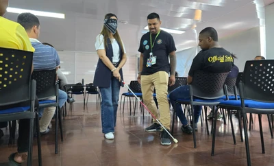 Funcionarios del Centro de Atención Regional a Víctimas CRACV fortalecen sus conocimientos de atención a personas con discapacidad
