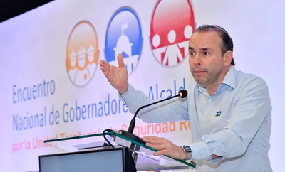 En encuentro de gobernadores y alcaldes, el alcalde Alejandro Eder reiteró que la seguridad debe ser la prioridad nacional