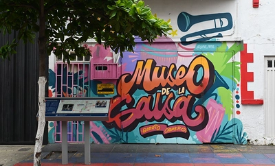 El legado: tres generaciones que mantienen viva la historia del barrio Obrero en el Museo de la Salsa