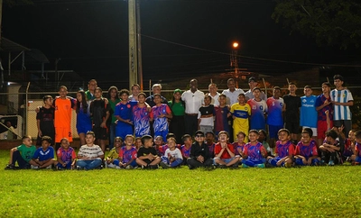 De la oscuridad al deporte: Alcaldía recupera cancha de San Carlos y avanza en la modernización del alumbrado público
