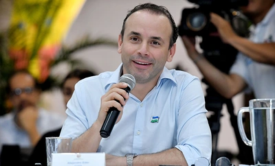 Cali construirá tres nuevos hospitales públicos: Alejandro Eder firma las autorizaciones para transformar la red de salud