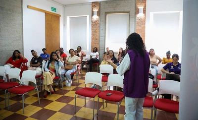 Más allá del asfalto: mujeres de la Cuadrilla Rosa de la Secretaría de Infraestructura avanzan en capacitaciones sobre temas de equidad de género