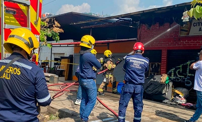 Alcaldía de Cali atiende emergencia por incendio en la galería de Siloé