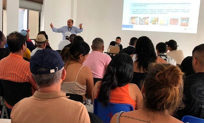 Cali capacita a sus vendedores informales para brillar con el  ‘Alumbrado Navideño de 2025’