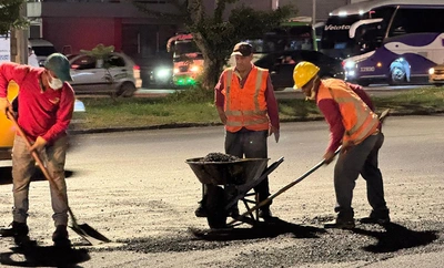 ¡Trabajo las 24 horas! Alcaldía Eder recupera vías importantes en el norte de la ciudad durante la noche