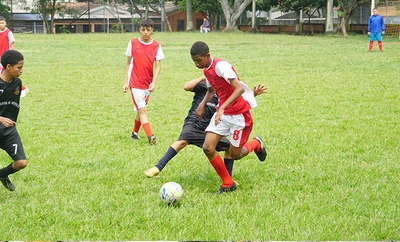 ‘Copa por la Paz’, el torneo de fútbol que reúne a la juventud caleña en la cancha de La Isla