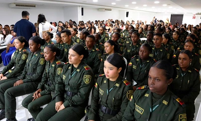 ‘Impulsando Futuros’ en Cali: unos 300 jóvenes se graduaron en competencias que mejoran sus opciones de educación y  empleabilidad