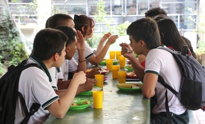 Cali realiza la XV Feria del Tendero Escolar para fortalecer la alimentación saludable en los colegios